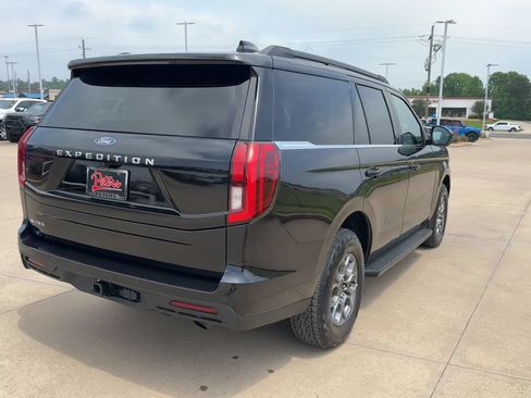 Used 2025 Ford Expedition Active AWD/4WD image 8