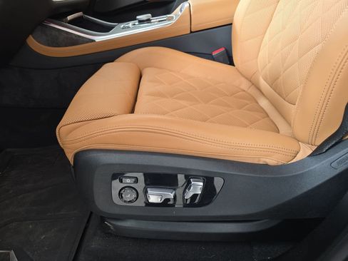 Used 2026 BMW X7 xDrive40i AWD/4WD image 33