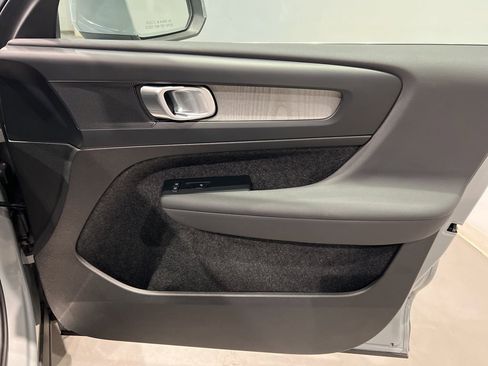 Used 2025 Volvo XC40 B5 Core image 33