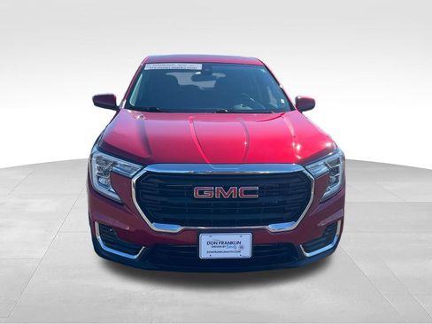 Used 2024 GMC Terrain SLE FWD image 8