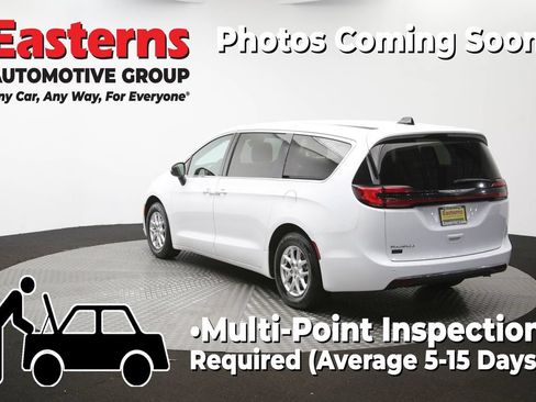Used 2023 Chrysler Pacifica Touring-L FWD image 66