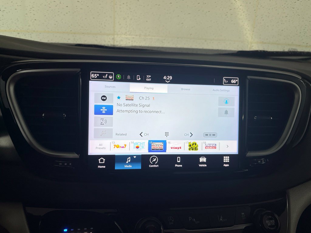 Used 2024 Chrysler Pacifica Touring-L FWD image 62