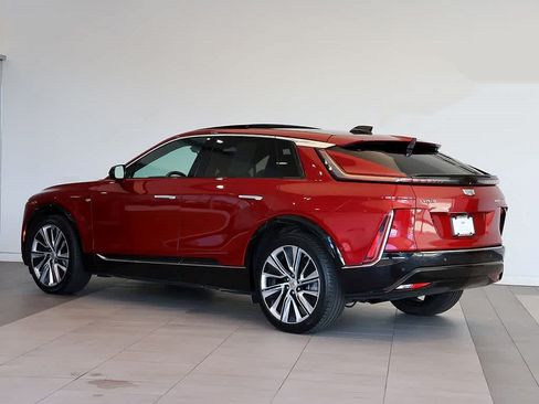 Used 2025 Cadillac Lyriq Luxury w/ LPO, Floor Liner Package AWD/4WD image 3