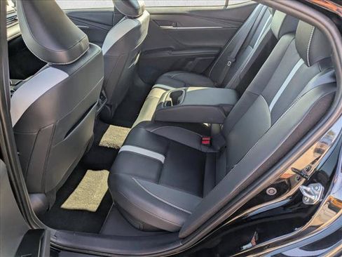 Used 2025 Toyota Camry SE FWD image 16