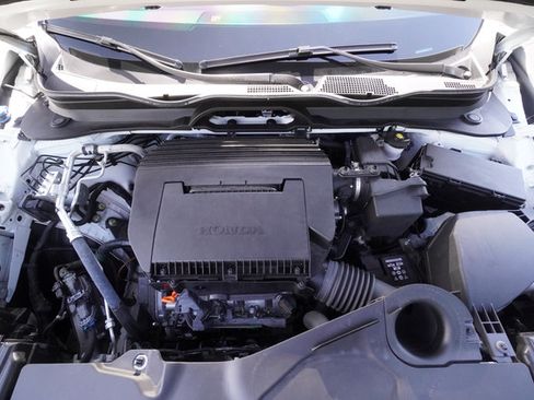 Used 2025 Honda Pilot Touring image 10