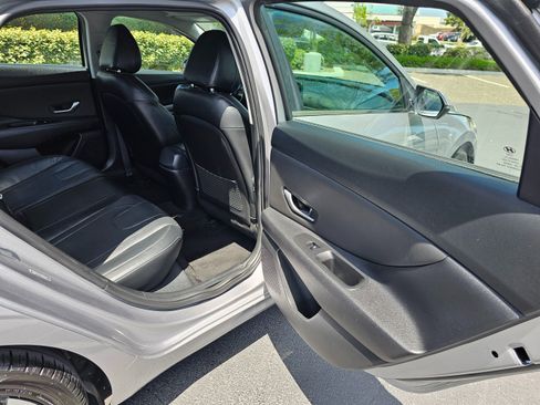 Used 2023 Hyundai Elantra Limited image 24