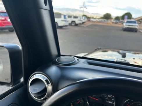 Used 2016 Jeep Wrangler Sahara w/ Connectivity Group AWD/4WD image 27