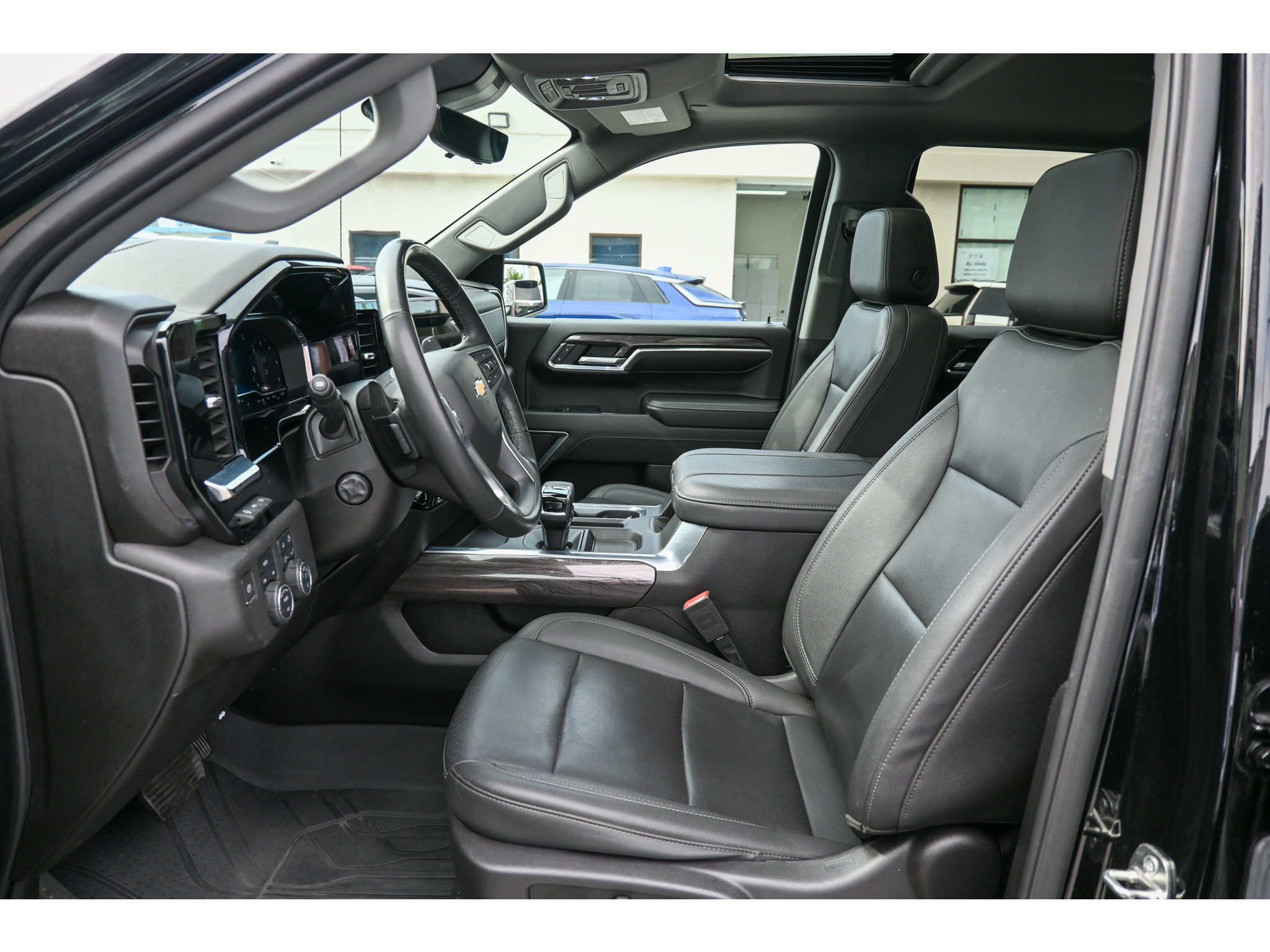 Used 2024 Chevrolet Silverado 1500 LTZ w/ LTZ Premium Package AWD/4WD image 12