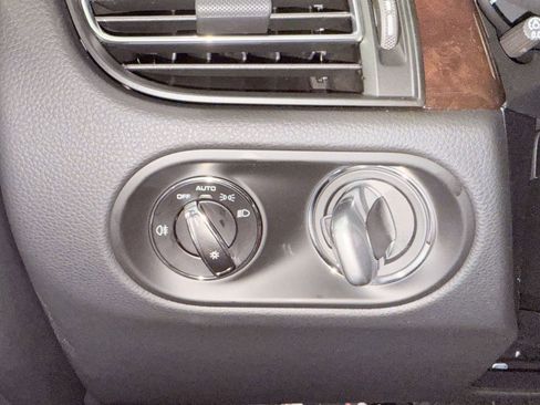 Certified 2025 Porsche Macan image 20