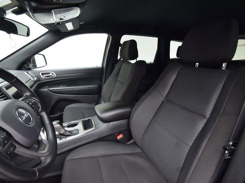 Used 2020 Jeep Grand Cherokee Laredo image 19