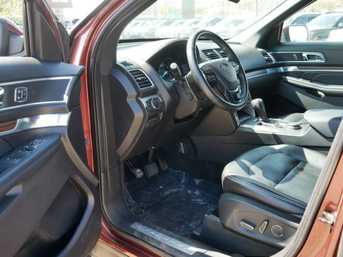 Used 2018 Ford Explorer Limited w/ Equipment Group 301A AWD/4WD image 11