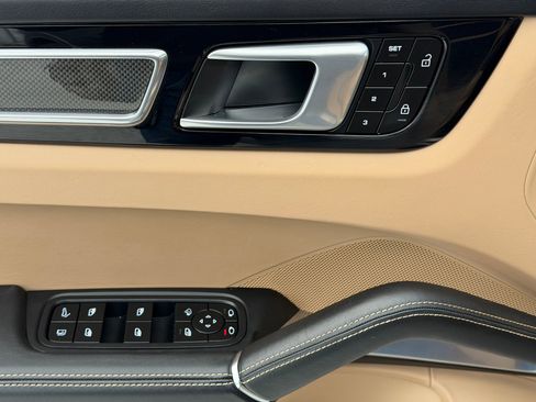 Certified 2023 Porsche Cayenne Turbo S AWD/4WD image 27