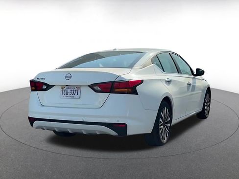 Used 2025 Nissan Altima 2.5 SV FWD image 14