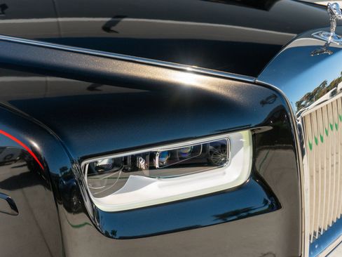 Used 2021 Rolls-Royce Phantom Sedan RWD image 35