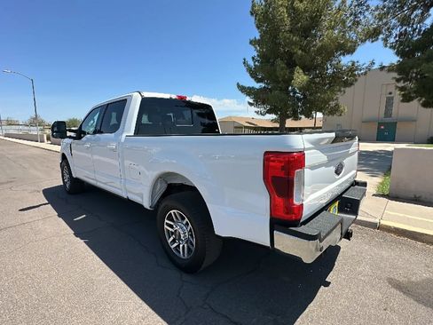 Used 2018 Ford F250 Lariat w/ Lariat Value Package RWD image 2