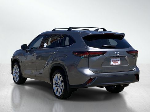 New 2026 Toyota Highlander Limited AWD/4WD image 3
