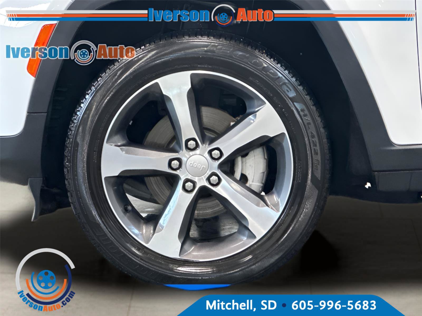 Used 2023 Jeep Grand Cherokee Limited AWD/4WD image 11