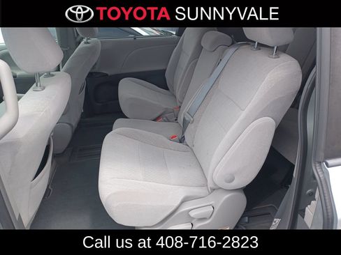 Used 2019 Toyota Sienna LE w/ Carpet Mat Package FWD image 6