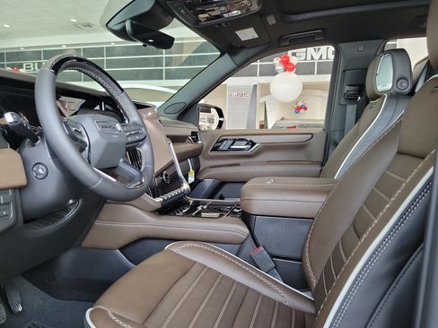 New 2026 GMC Yukon Denali Ultimate AWD/4WD image 7