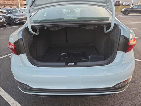 New 2026 Volkswagen Jetta SE image 5