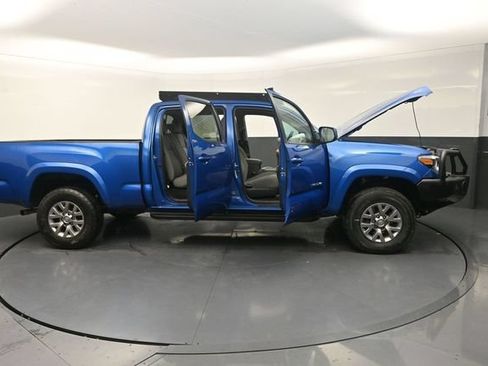 Used 2018 Toyota Tacoma SR5 AWD/4WD image 46