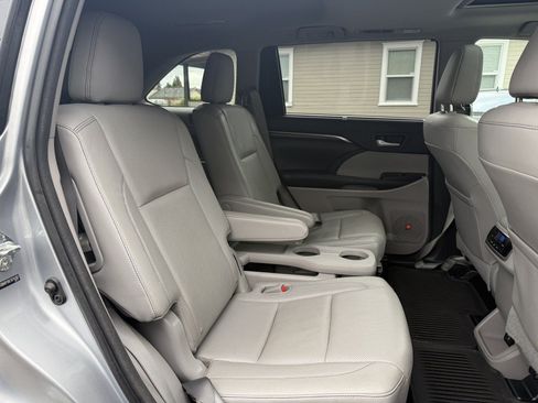 Used 2014 Toyota Highlander Limited AWD/4WD image 19