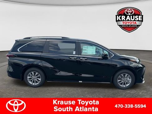 New 2026 Toyota Sienna XLE FWD image 9