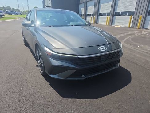 Used 2024 Hyundai Elantra Limited FWD image 3