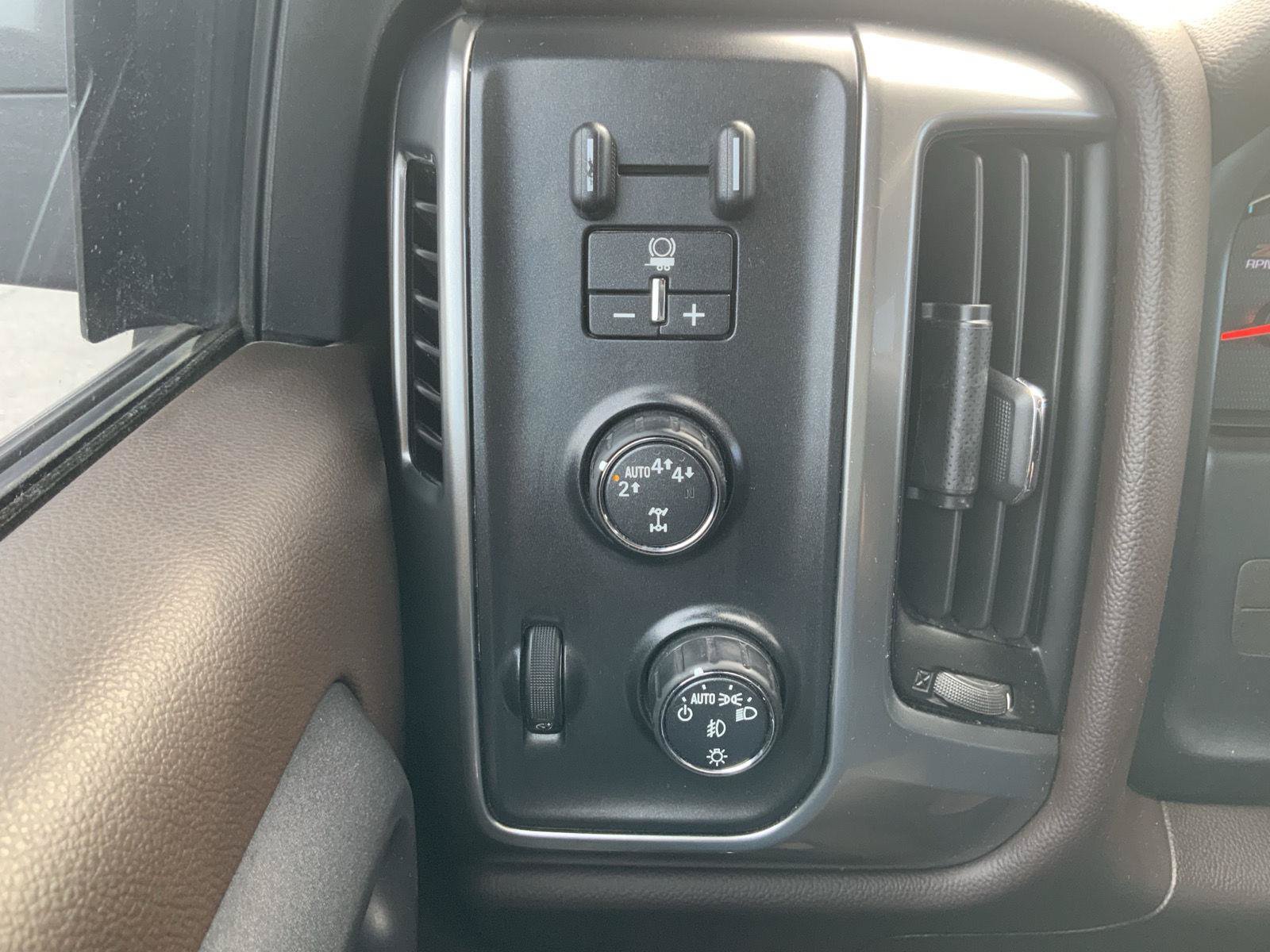 Used 2018 Chevrolet Silverado 1500 LT w/ Texas Edition AWD/4WD image 25