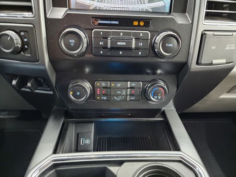 Used 2022 Ford F250 XLT w/ XLT Premium Package image 16