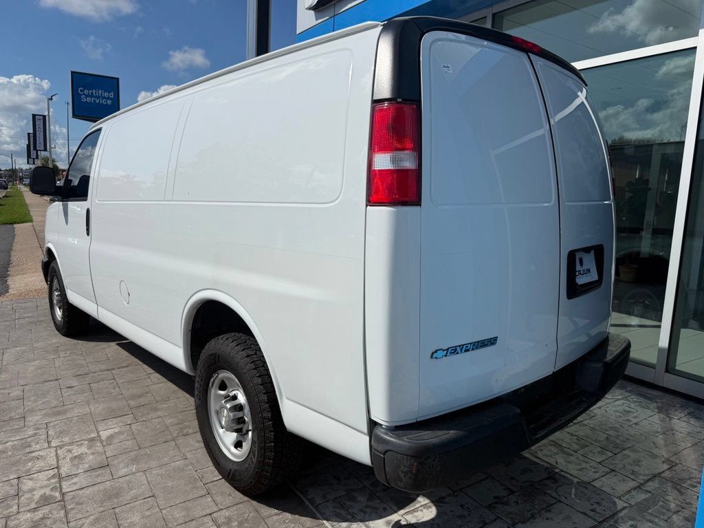 Used 2021 Chevrolet Express 2500 w/ Driver Convenience Package RWD image 2