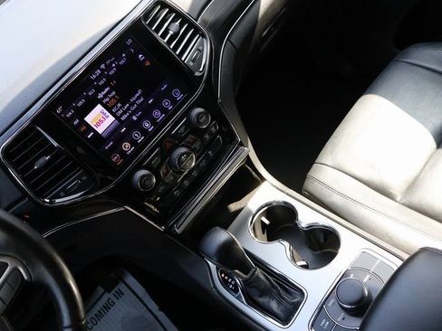 Used 2019 Jeep Grand Cherokee Limited AWD/4WD image 26