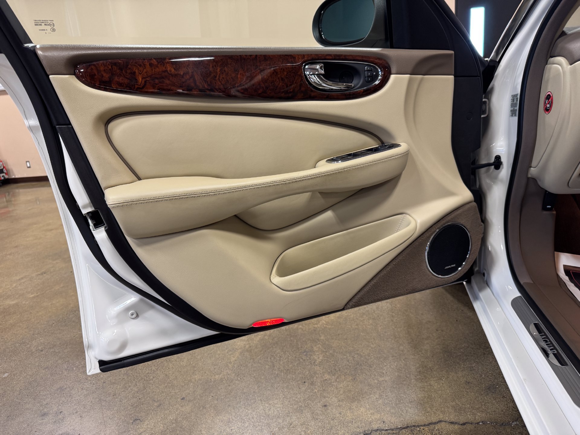 Used 2007 Jaguar XJ8 RWD image 63