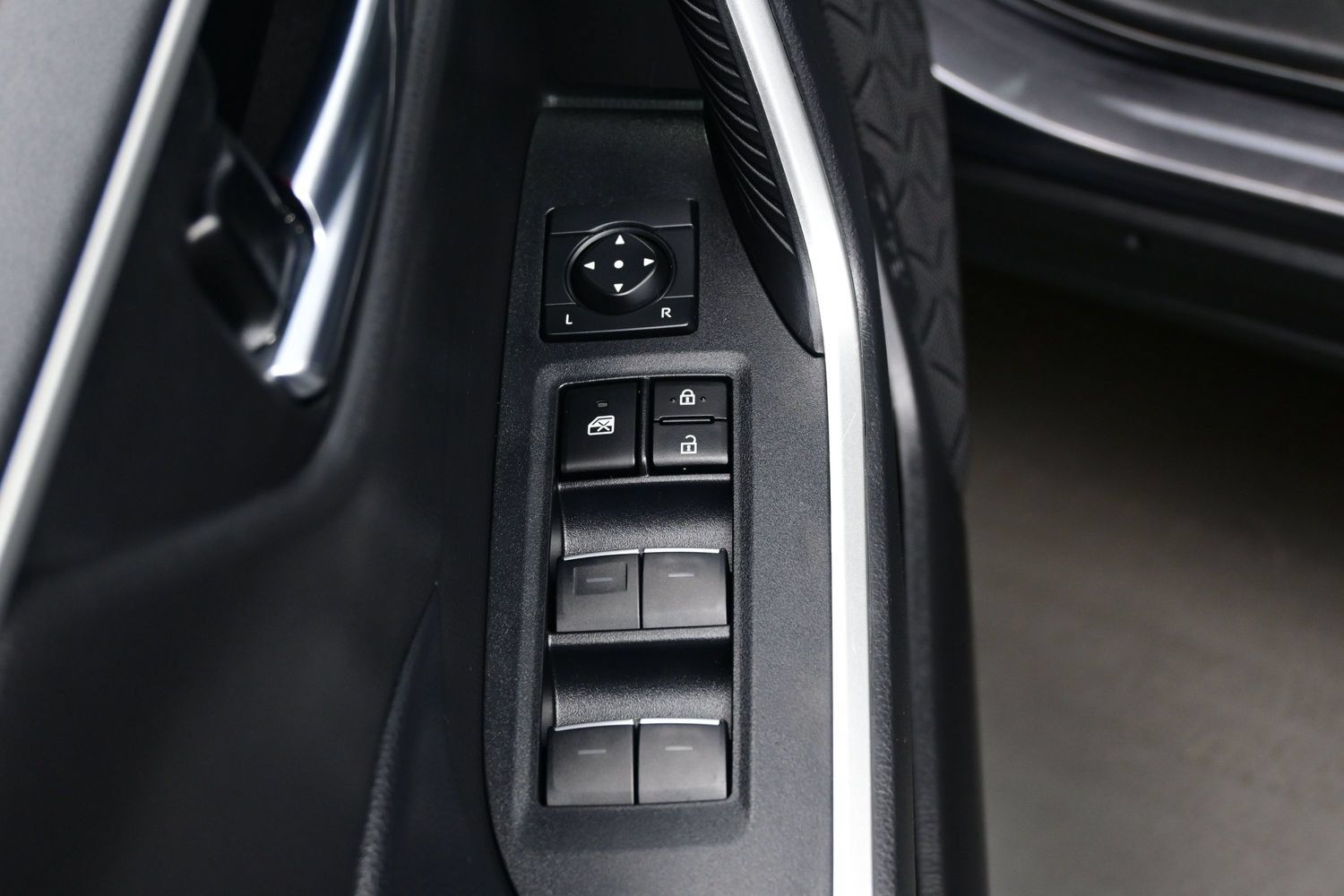 Used 2023 Toyota RAV4 XLE w/ Convenience Package AWD/4WD image 10