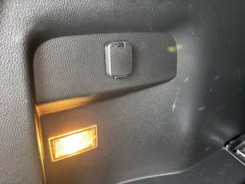 Used 2019 Ford Explorer XLT w/ Equipment Group 202A image 12