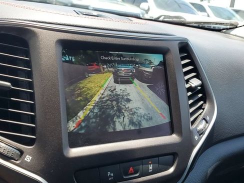 Used 2022 Jeep Cherokee Trailhawk w/ Sun, Sound & Nav Group AWD/4WD image 22