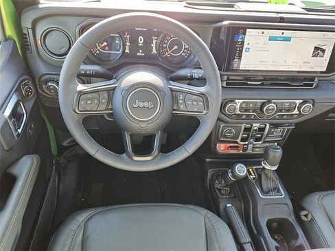 New 2025 Jeep Gladiator Mojave image 12