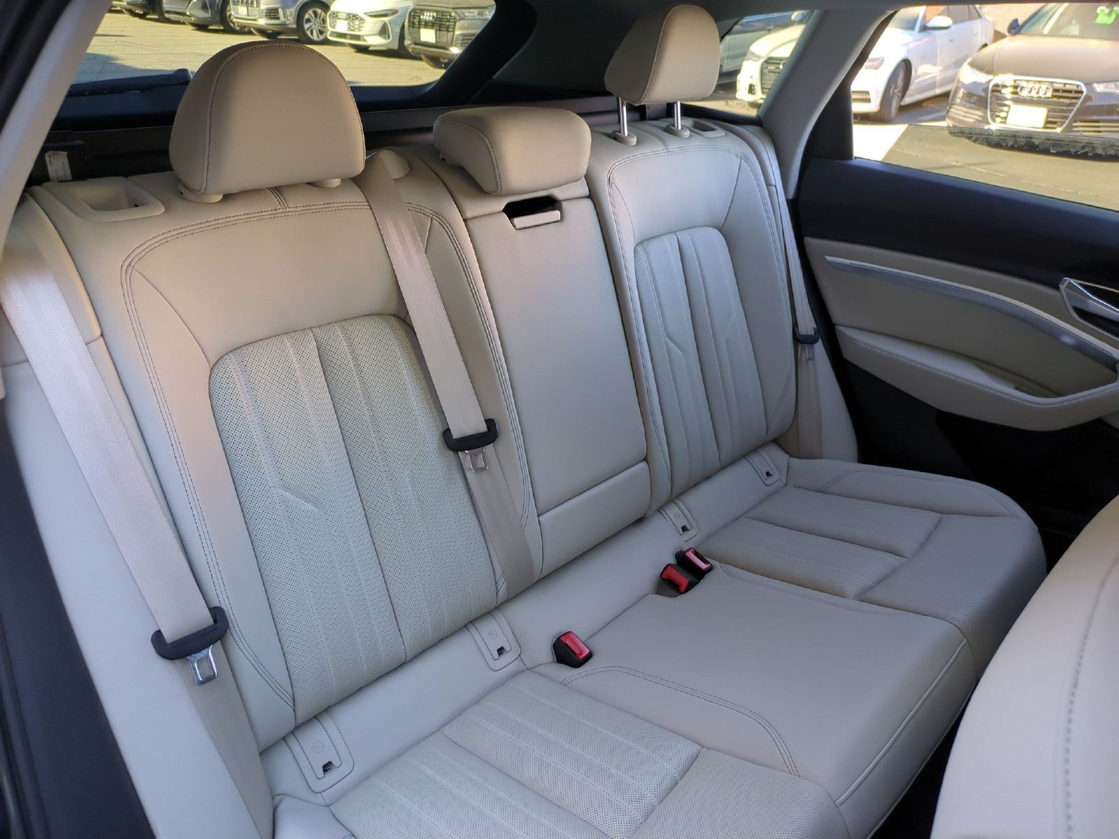 Used 2024 Audi Q8 e-tron Premium Plus w/ Premium Plus Package AWD/4WD image 28