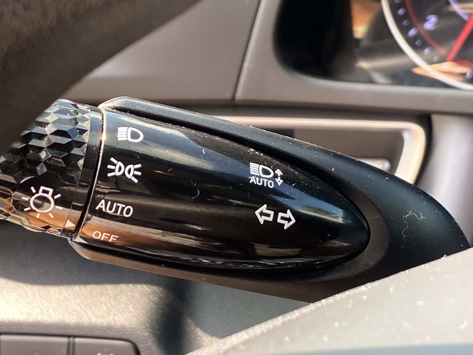 Used 2021 Hyundai Elantra SE FWD image 16