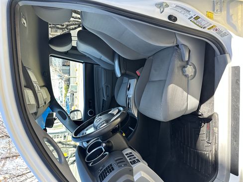 Used 2015 Toyota Tacoma w/ SR5 Package image 17