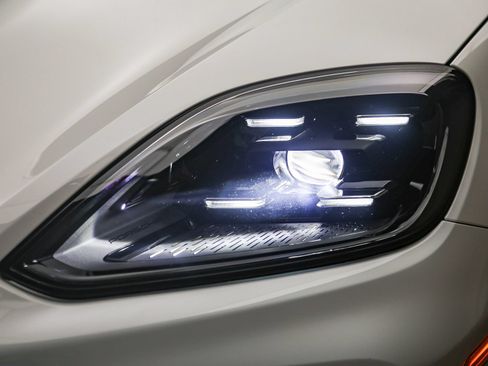 Certified 2026 Porsche Cayenne Coupe AWD/4WD image 11