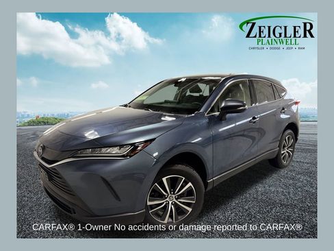 Used 2022 Toyota Venza LE image 1