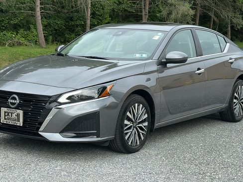 Certified 2024 Nissan Altima 2.5 SV w/ SV Premium Package AWD/4WD image 2