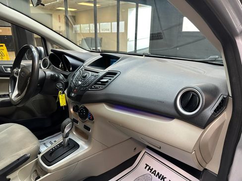 Used 2014 Ford Fiesta SE FWD image 29