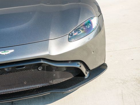 Used 2019 Aston Martin V8 Vantage Coupe image 25