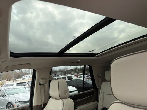 Used 2021 GMC Yukon Denali w/ Denali Premium Package image 5