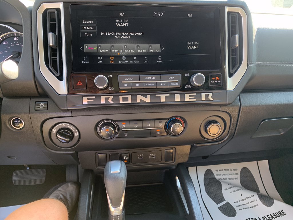 Used 2025 Nissan Frontier SV AWD/4WD image 13
