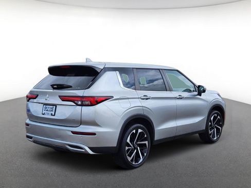 Used 2022 Mitsubishi Outlander SE AWD/4WD image 3