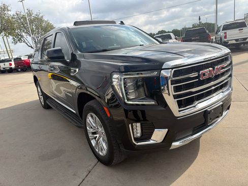 Used 2024 GMC Yukon XL SLT w/ SLT Luxury Package image 4