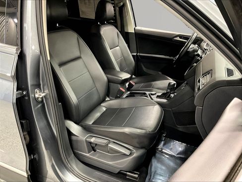 Used 2018 Volkswagen Tiguan SE AWD/4WD image 27